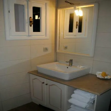 Hotell Apollonia 3*